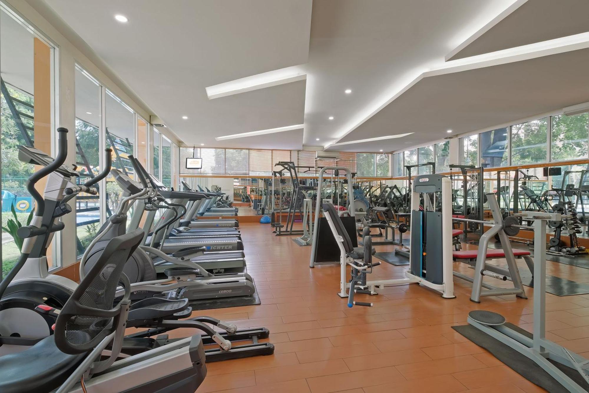 Sunlake Waterfront Resort & Convention Jakarta Exterior photo